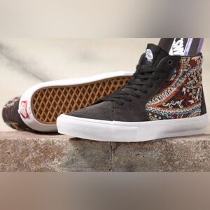 Vans Black & Paisley Skate SK-8HI
Skateboard Shoe-Raven Sz 38 women’s 7.5